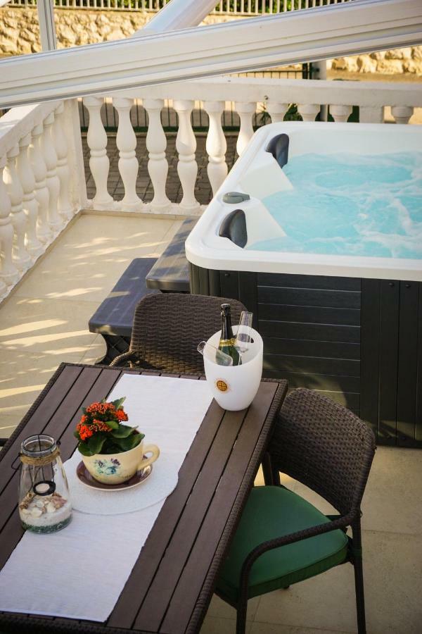 Apartment Paula With Private Jacuzzi And Parking- Near The Beach ซาดาร์ ภายนอก รูปภาพ